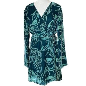 Lulu’s Modern Decadence Long Sleeve Teal Blue Velvet Wrap Dress. Size Large